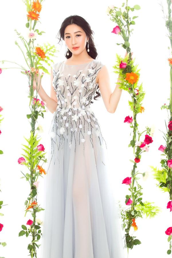 Hoa hậu Huỳnh Thúy Anh hóa nàng xuân chào năm mới 2018-5