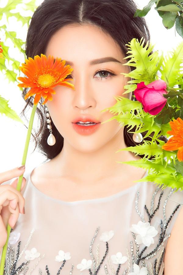Hoa hậu Huỳnh Thúy Anh hóa nàng xuân chào năm mới 2018-6