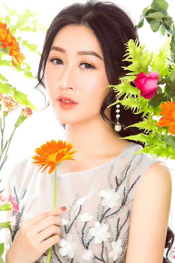 Hoa hậu Huỳnh Thúy Anh hóa nàng xuân chào năm mới 2018-8