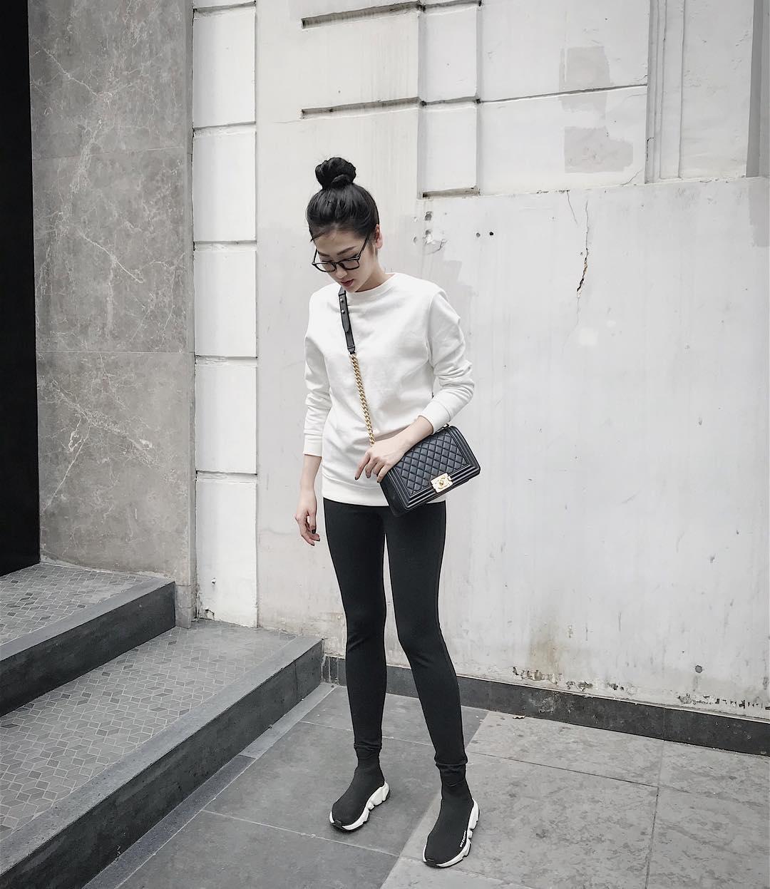 Tin sao Việt: Hoài Linh cảm động trước tình thâm gia đình của thủ thành Tiến Dũng-9