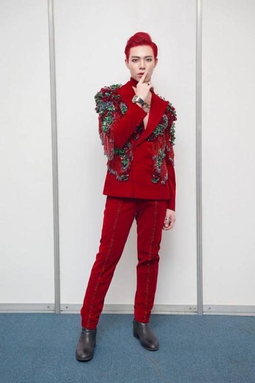 Không phải sao nữ nào mà chàng ca sĩ này mới chính là trùm choker của Vbiz-2