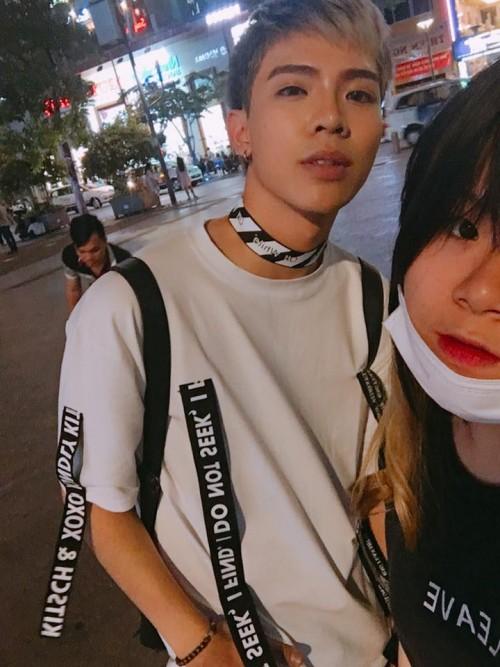 Không phải sao nữ nào mà chàng ca sĩ này mới chính là trùm choker của Vbiz-6