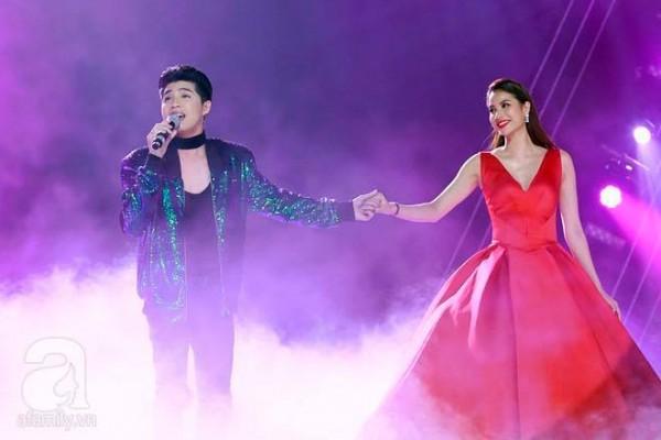 Không phải sao nữ nào mà chàng ca sĩ này mới chính là trùm choker của Vbiz-9