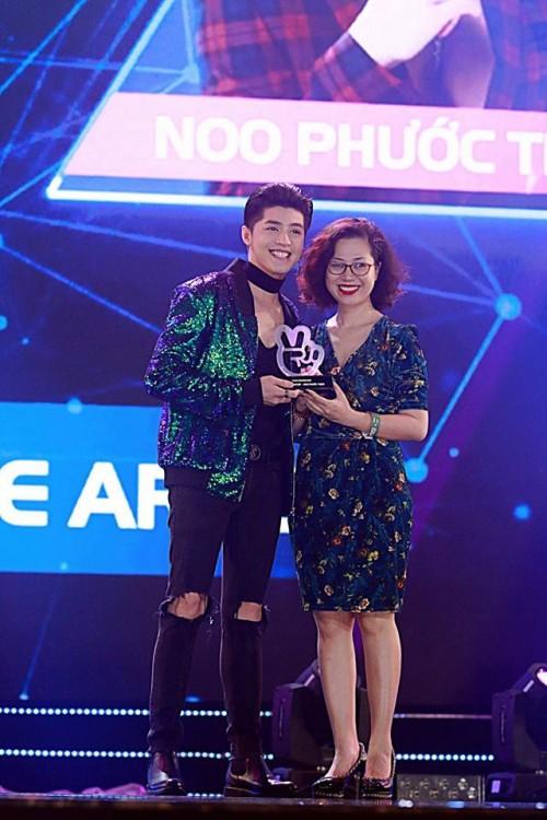 Không phải sao nữ nào mà chàng ca sĩ này mới chính là trùm choker của Vbiz-10