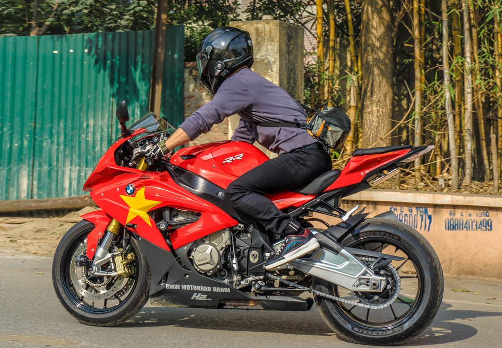 Dàn xe độ tem cổ vũ U23 Việt Nam trước trận chung kết-9