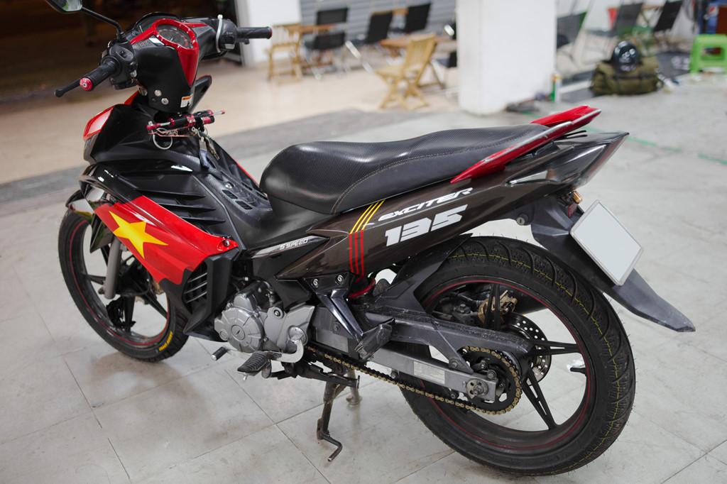 Dàn xe độ tem cổ vũ U23 Việt Nam trước trận chung kết-11