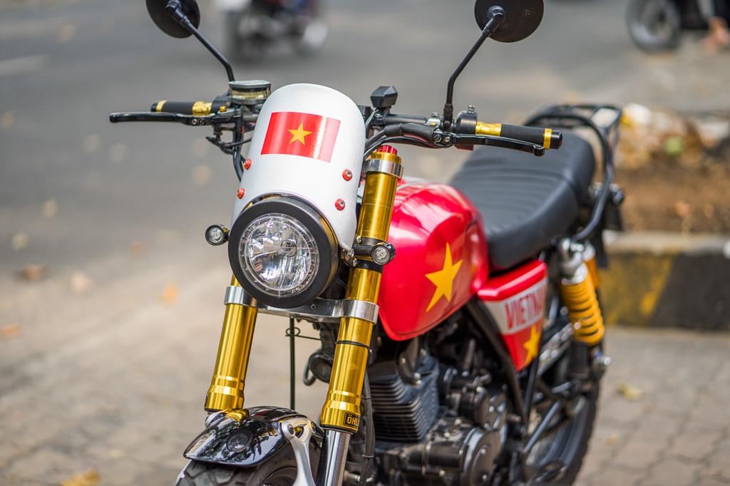 Dàn xe độ tem cổ vũ U23 Việt Nam trước trận chung kết-14