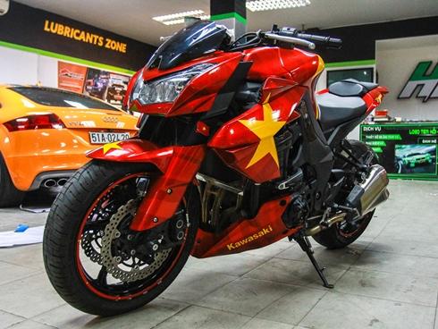 Dàn xe độ tem cổ vũ U23 Việt Nam trước trận chung kết