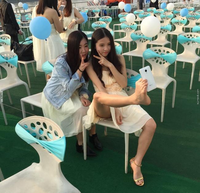 Hội gái đẹp nghịch ngợm khiến anh em ngán ngẩm-4