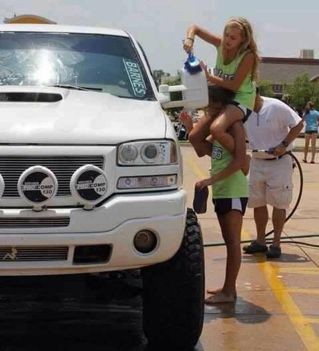 Hội gái đẹp nghịch ngợm khiến anh em ngán ngẩm-11