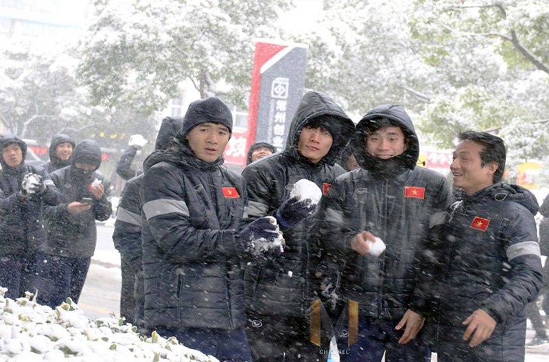 Đá dưới mưa tuyết, U23 Việt Nam đối mặt những rắc rối nào?-2