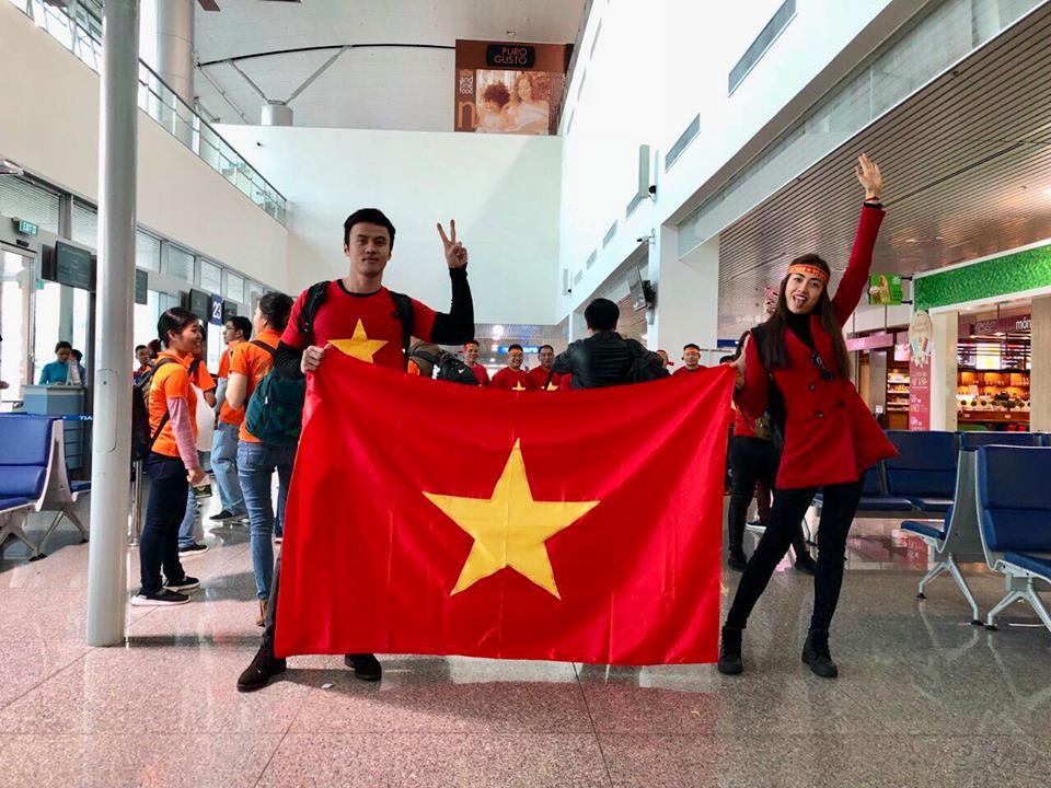 Nửa đêm mờ sáng, sao Việt đã có mặt tại Trung Quốc cổ vũ U23 Việt Nam chơi trận cuối hết mình-7