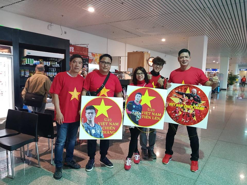 Mặc bão tuyết, dàn sao đồng loạt phủ cờ đỏ sao vàng ủng hộ U23 Việt Nam vô địch Châu Á-5