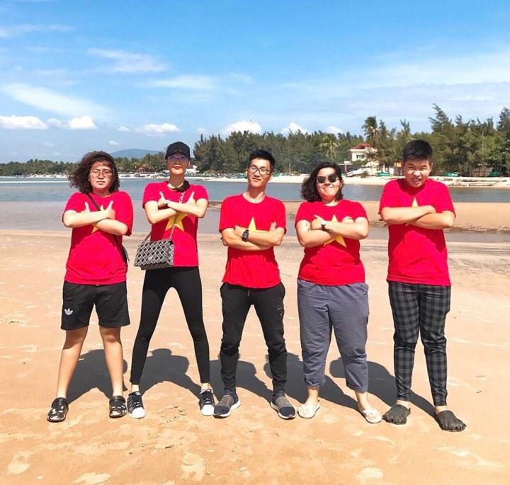 Mặc bão tuyết, dàn sao đồng loạt phủ cờ đỏ sao vàng ủng hộ U23 Việt Nam vô địch Châu Á-2