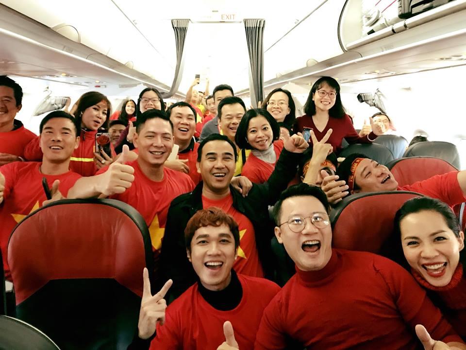 Mặc bão tuyết, dàn sao đồng loạt phủ cờ đỏ sao vàng ủng hộ U23 Việt Nam vô địch Châu Á-7