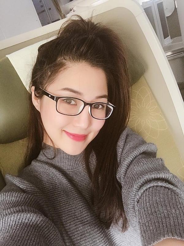 Hương Tràm đi lại phải có người dìu, gần như mất thị giác-1