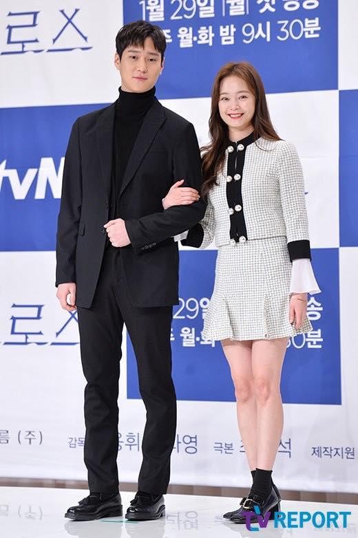 Sao Hàn 27/1: Kim So Hyun bị chê gu thời trang già trước tuổi-5