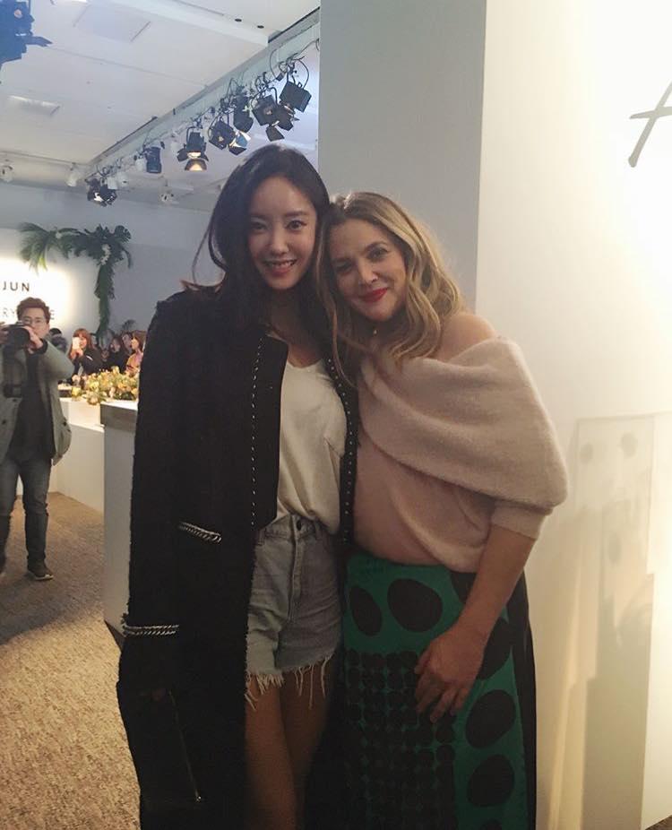 Sao Hàn 27/1: Kim So Hyun bị chê gu thời trang già trước tuổi-4