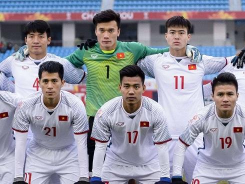 Quá ngưỡng mộ cầu thủ Quang Hải, MC Trấn Thành hứa mối mai em gái sau khi kết thúc trận tranh hùng-12