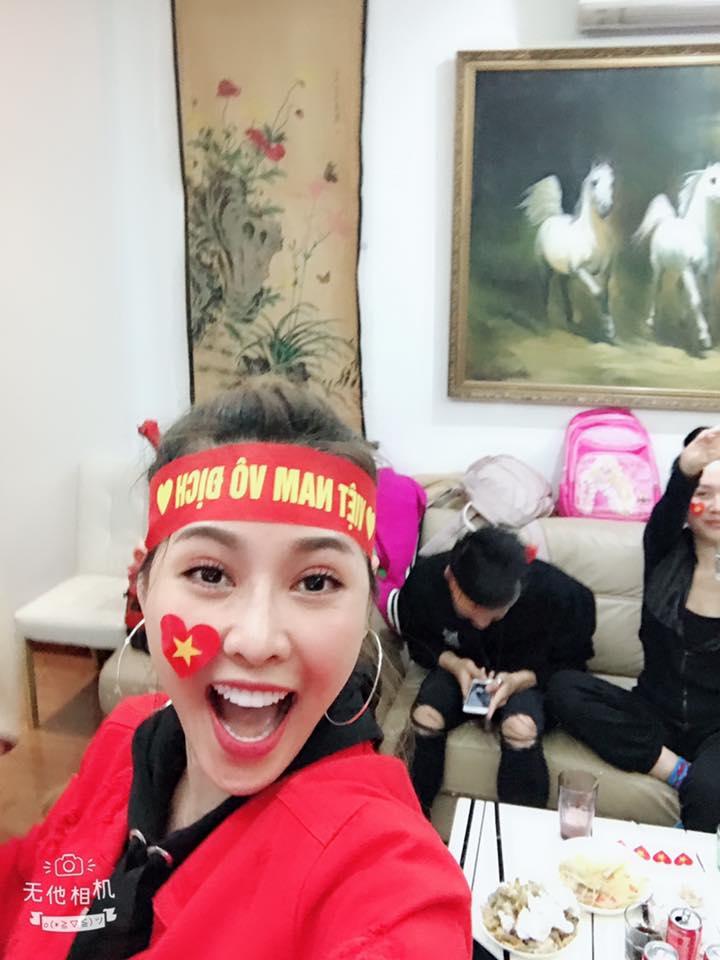 Quá ngưỡng mộ cầu thủ Quang Hải, MC Trấn Thành hứa mối mai em gái sau khi kết thúc trận tranh hùng-4