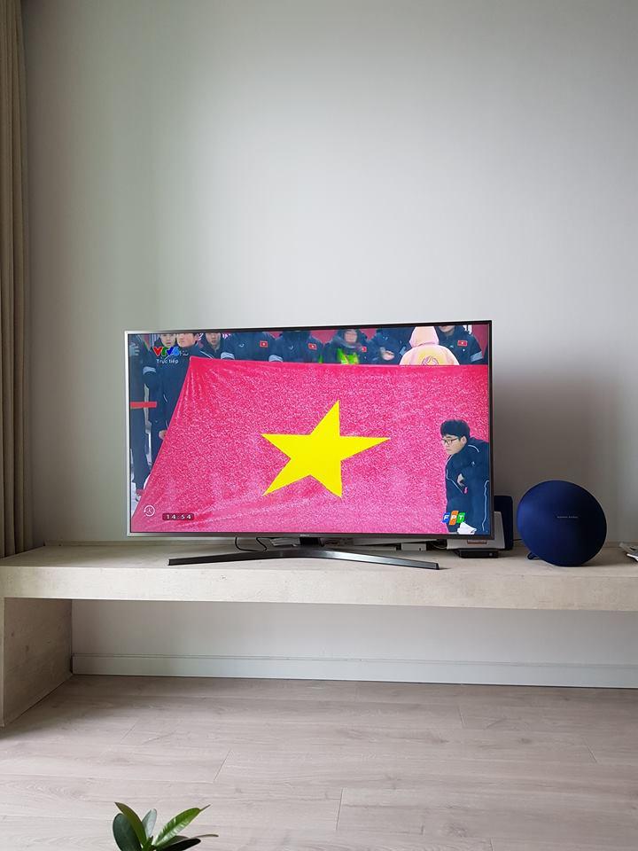 Quá ngưỡng mộ cầu thủ Quang Hải, MC Trấn Thành hứa mối mai em gái sau khi kết thúc trận tranh hùng-3