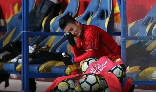 Quang Hải và các chàng trai U23 rơi nước mắt vì lỡ một nhịp chạm tay vào Cup U23 Châu Á-3