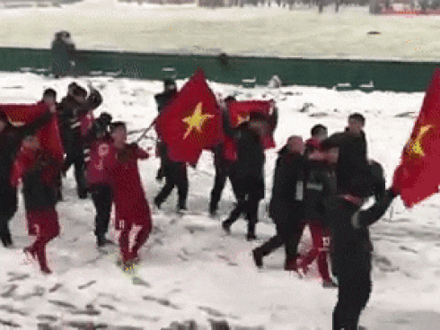U23 Việt Nam và người hâm mộ 'nước mắt hòa tuyết' sau trận cầu kinh điển với U23 Uzberkistan