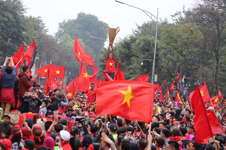 Loạt khoảnh khắc chứng minh U23 Việt Nam là người hùng trong lòng hàng triệu người hâm mộ-2