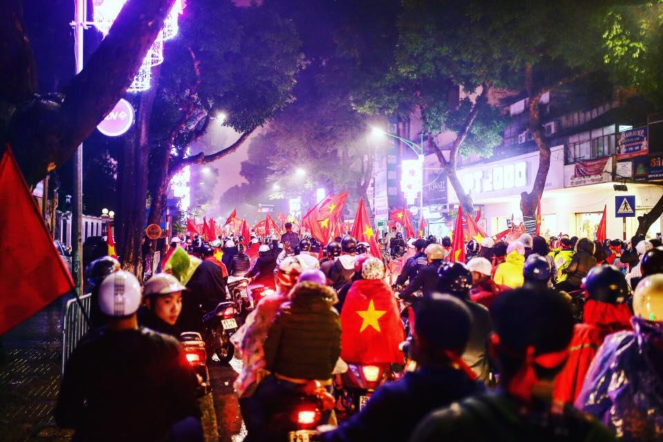 Loạt khoảnh khắc chứng minh U23 Việt Nam là người hùng trong lòng hàng triệu người hâm mộ-13