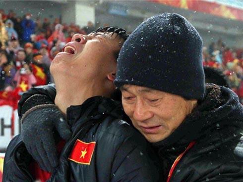 Phó Thủ tướng Vũ Đức Đam cùng hàng triệu người hâm mộ hô vang Park Hang-seo và U23 Việt Nam-1