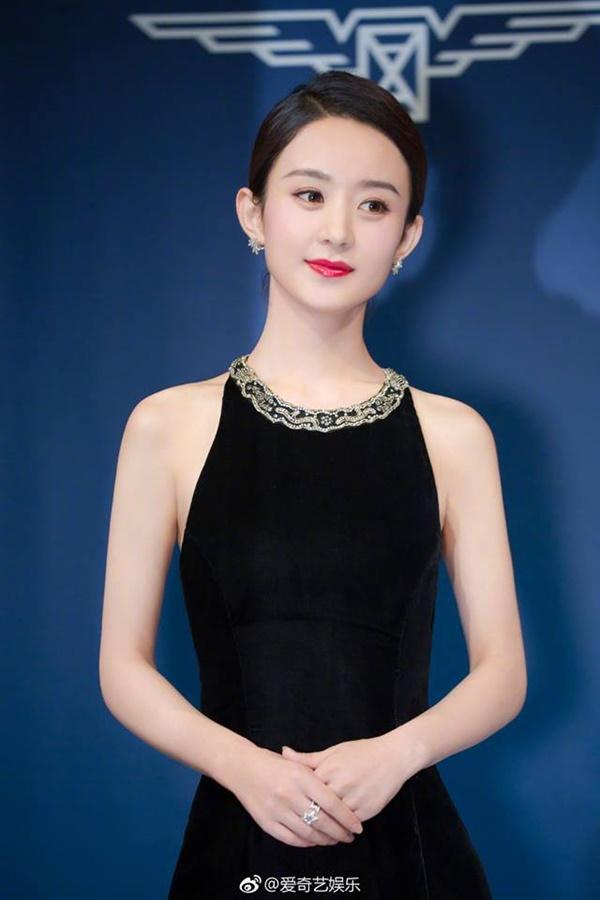 Biểu cảm cứng đơ vô hồn khi quảng cáo son môi, Triệu Lệ Dĩnh lại tiếp tục bị cư dân mạng chê cười-8