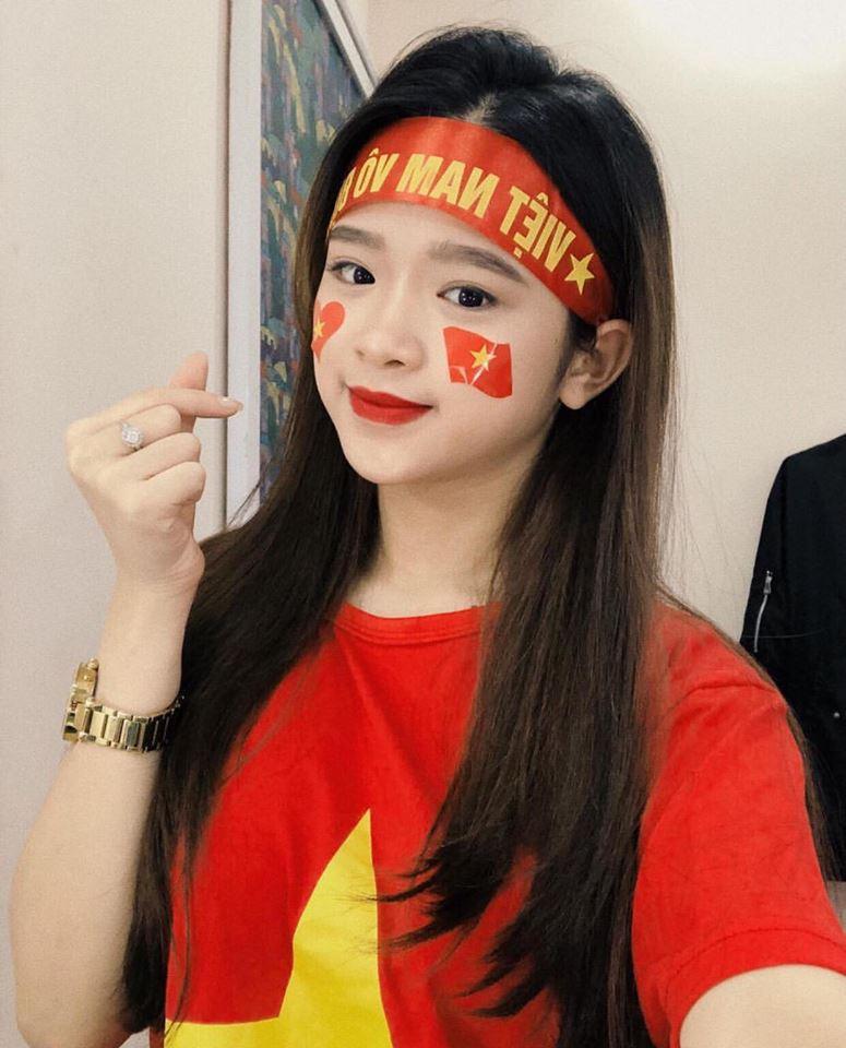 Cờ đỏ sao vàng ngập tràn street style của dàn hot-face tuần qua-6