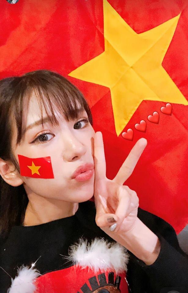 Cờ đỏ sao vàng ngập tràn street style của dàn hot-face tuần qua-8