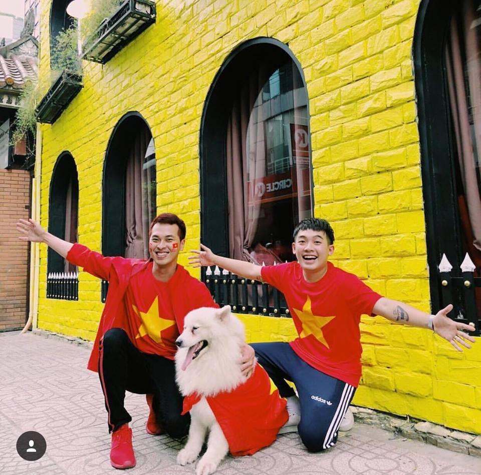 Cờ đỏ sao vàng ngập tràn street style của dàn hot-face tuần qua-1