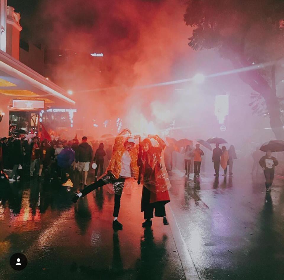 Cờ đỏ sao vàng ngập tràn street style của dàn hot-face tuần qua-2