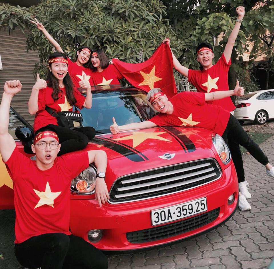 Cờ đỏ sao vàng ngập tràn street style của dàn hot-face tuần qua-3