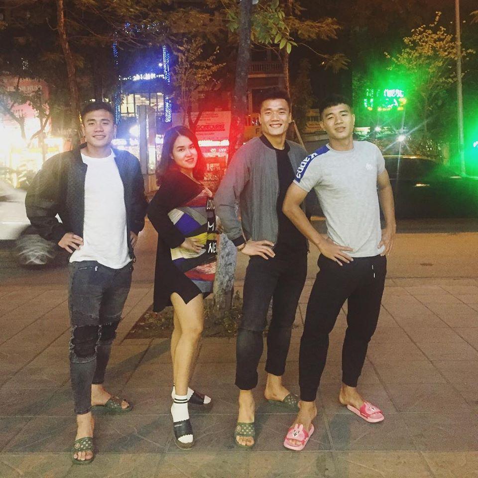Phía sau hào quang sân cỏ, thủ môn Bùi Tiến Dũng cũng có cuộc sống kute lạc lối-9