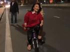 Mỹ Tâm 'lầy vô địch' khi 'đi bão' bằng siêu xe đạp trên cầu Rồng Đà Nẵng