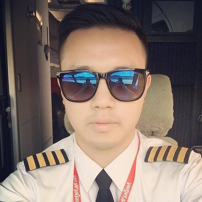 Bên cạnh các cầu thủ, chàng cơ trưởng đưa thầy trò HLV Park Hang-seo về nước cũng là cực phẩm-1