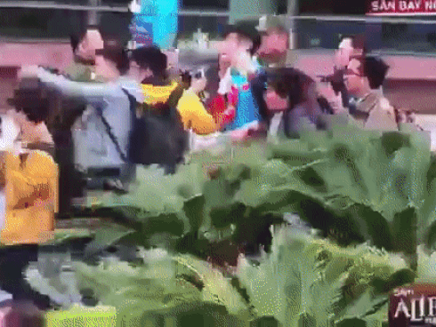 Ngắm bộ ảnh nét căng của dàn chân sút U23 khi vừa đặt chân tới Sân bay Nội Bài-1