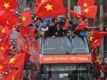 Vậy là sau 6 tiếng di chuyển, U23 Việt Nam cũng hoàn thành báo công với Chủ tịch Hồ Chí Minh
