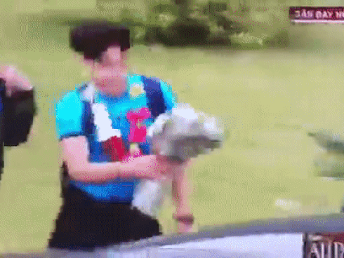 Ngắm bộ ảnh 'nét căng' của dàn chân sút U23 khi vừa đặt chân tới Sân bay Nội Bài