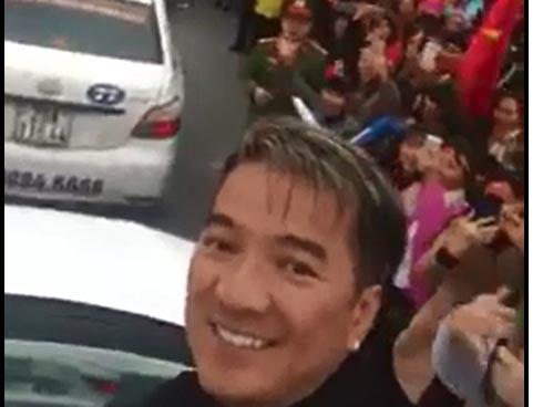 Trong khi U23 chật vật di chuyển, hơn 40.000 người ngồi suốt 6 tiếng tại chảo lửa Mỹ Đình chờ đợi đêm Gala-3