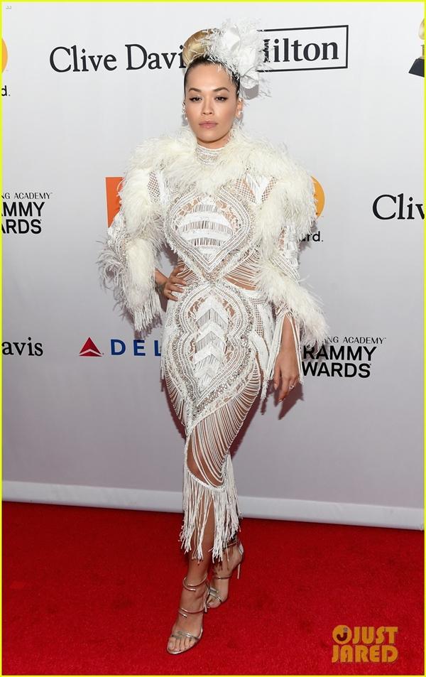 Loạt sao xuất hiện lộng lẫy, khoe đường cong bốc lửa trên thảm đỏ tiệc tiền Grammy 2018-11