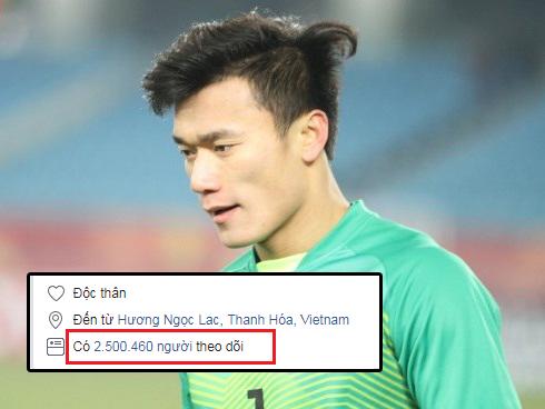 Livestream cùng thủ môn quốc dân Bùi Tiến Dũng, Thanh Bi trở thành cô gái bị chị em ghen tỵ nhất đêm qua-3