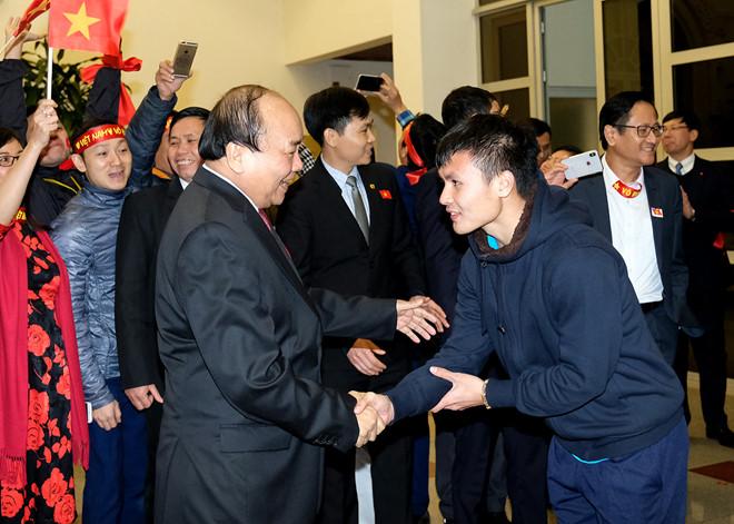 Thủ tướng đón U23 Việt Nam: Chưa bao giờ đợi lâu mà vui thế-4