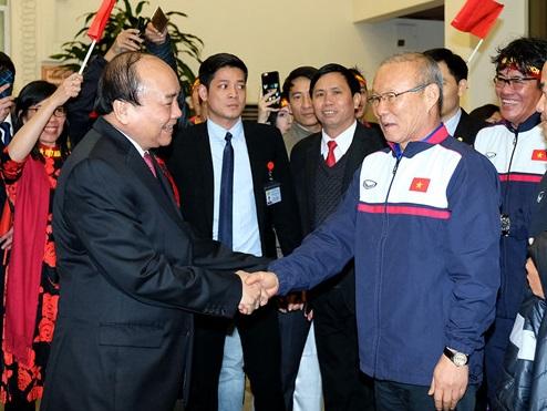 Thủ tướng đón U23 Việt Nam: Chưa bao giờ đợi lâu mà vui thế