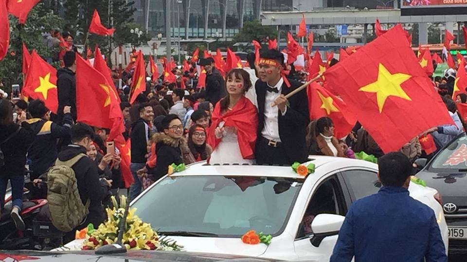 Đoàn xe dâu đặc biệt được cả triệu người chung vui trong ngày đón tuyển U23 trở về-1