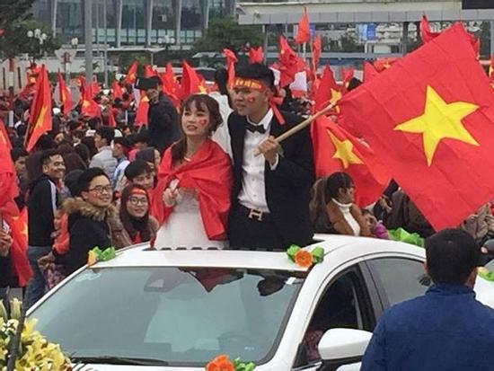 Đoàn xe dâu đặc biệt được cả triệu người chung vui trong ngày đón tuyển U23 trở về