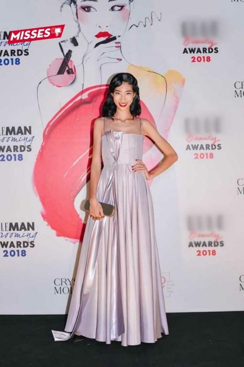 Đứng đầu TOP SAO XẤU tuần này: Chân dài Lại Thanh Hương lộ body ngấn mỡ khi mặc bikini chào đón U23-7